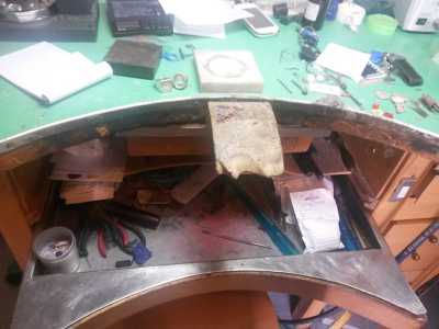 Il banchetto utilizzato per la tecnica a cera persa